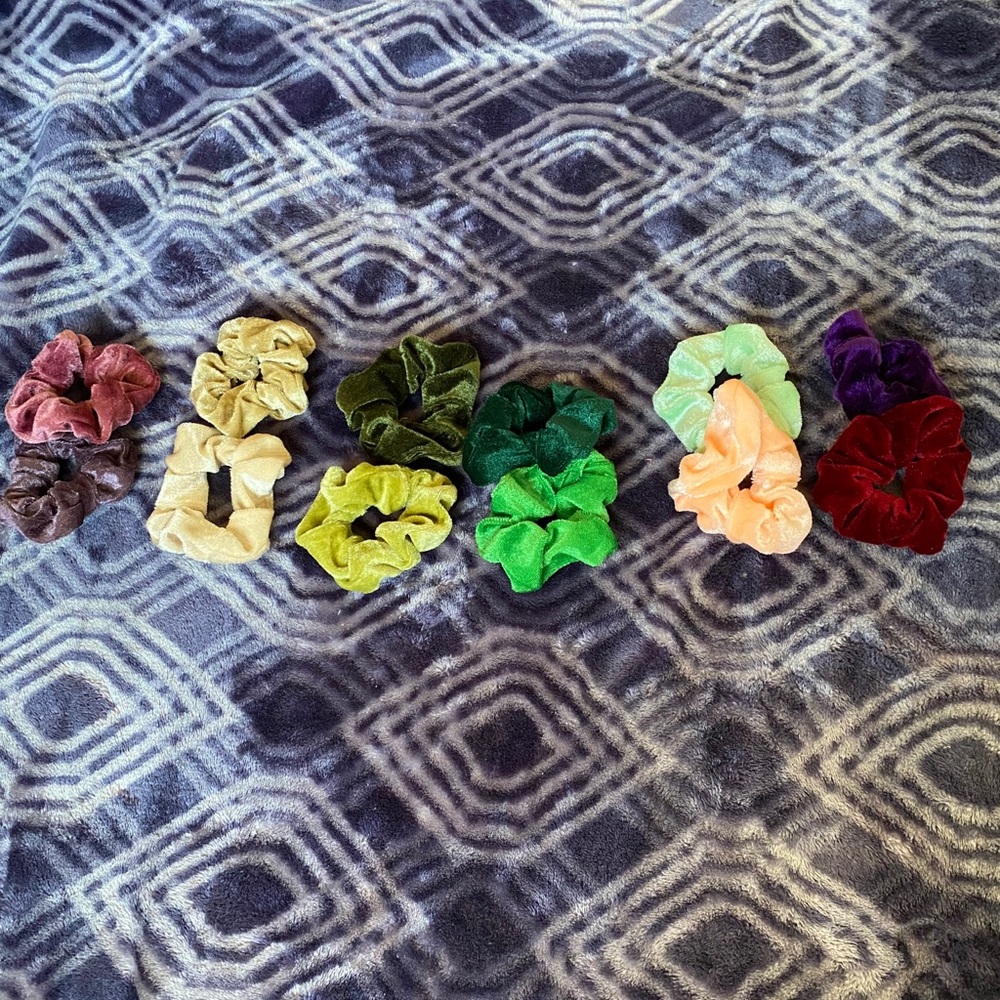12 pair; Hair ties